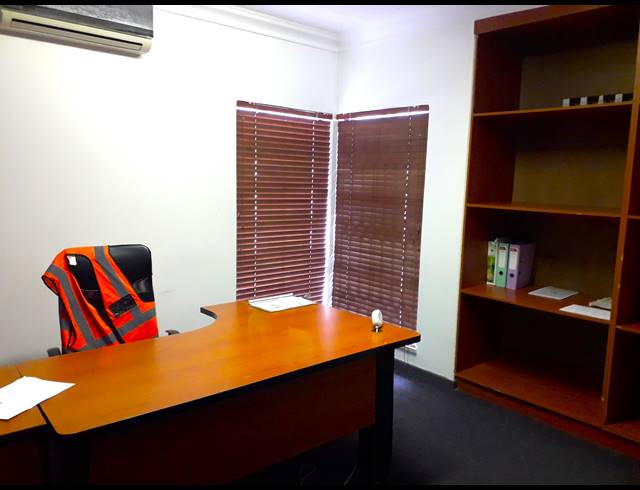 400M² OFFICE TO LET IN ROOIHUISKRAAL